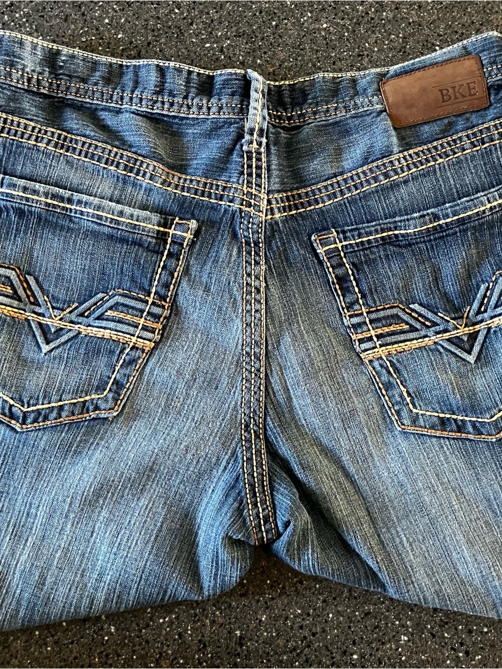 BKE Men's Relaxed Jeans in Medium Blue with Contrast Stitching straight leg